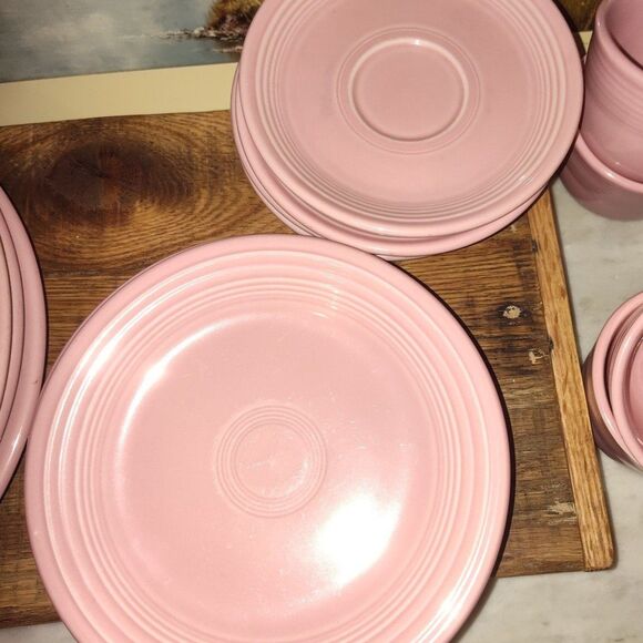 Vintage 80s Fiesta Rose Pink Dinnerware Service for 4 - Plates, Cups & Saucers - Picture 9 of 9